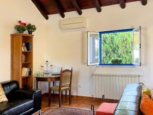 a living room with a table and a couch at Quinta do Cutato - Soba Guest House in Santo Estêvão