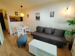 a living room with a couch and a table at Appartement Avoriaz, 2 pièces, 4 personnes - FR-1-633-73 in Morzine