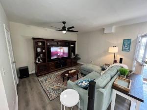 a living room with a couch and a tv at Lakeside serenity in Newnan in Newnan