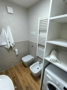 a small bathroom with a toilet and a sink at Alloggio Asiago Centro (appartamento nuovo) in Asiago