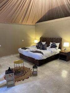 Cama o camas de una habitación en Rashed Luxury Camp