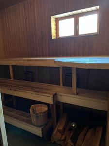Palanda nebo palandy na pokoji v ubytování Vabaduse Guesthouse