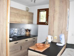 Appartement Pralognan-la-Vanoise, 3 pièces, 6 personnes - FR-1-464-126にあるキッチンまたは簡易キッチン