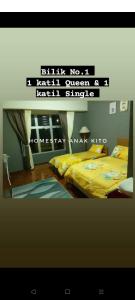 een poster van een slaapkamer met een bed met gele lakens bij Homestay Anak Kito@Teluk Kemang Port Dickson in Port Dickson