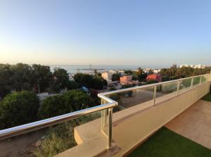 a balcony with a view of the ocean at Appartement beau lieu plage Manisman in Mohammedia