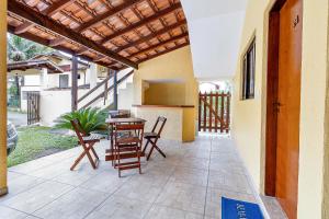 a patio with a table and chairs in a house at Pousada Cabeça do Indio - Trindade in Trindade