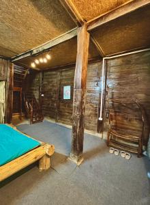 a room with a bed and a wooden wall at Mando Homestay in Bắc Yên