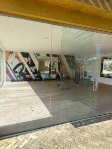 a reflection of a gym with a glass wall at Flat amplo em condominio beira mar in São Miguel do Gostoso