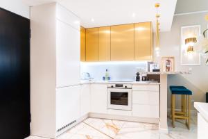 Kuchyňa alebo kuchynka v ubytovaní Apartament Chanel Jana Pawła