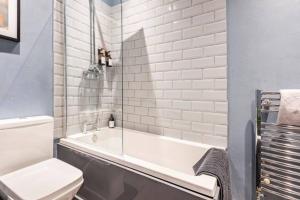 Bilik mandi di Duck Cottage - Cosy Cottage - Central Location +42 gambar