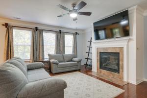 ein Wohnzimmer mit einem Sofa und einem Kamin in der Unterkunft Raleigh Home with Screened Porch 8 Mi to Downtown! in Raleigh