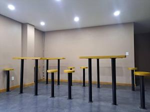 a row of tables and stools in a room at lugar para descansar210 in Fortín de las Flores