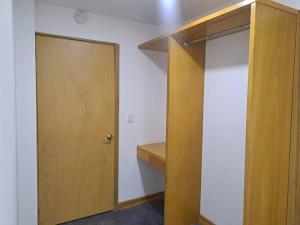a room with a closet with a wooden door at lugar para descansar210 in Fortín de las Flores