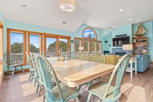 Una cocina o cocineta en 1528 - Sound and Color by Resort Realty