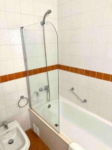 a bathroom with a shower and a tub and a toilet at Apartamento St Agustí - Centro in Mataró