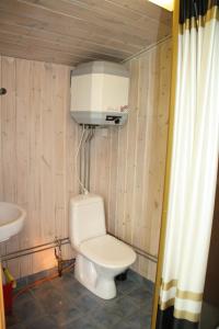 Vonios kambarys apgyvendinimo įstaigoje Holiday Home Tobo Gard