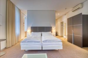 Rúm í herbergi á Hôtel Au Terminus