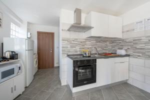 Nhà bếp/bếp nhỏ tại Elegant Home - Panorama del Gran Paradiso con Giardino