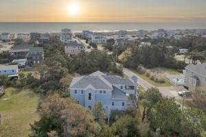 - une vue aérienne sur un quartier résidentiel avec des maisons dans l'établissement 7135 - Our Blue Haven by Resort Realty, à Waves