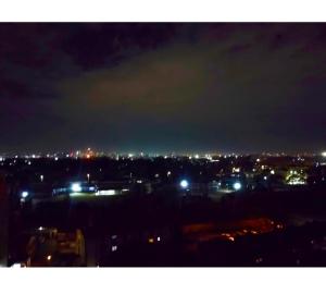 uitzicht op een stad 's nachts met verlichting bij Luxe Happy Home 254 Furnished Apartments in Nairobi