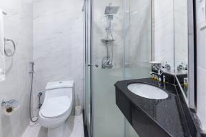 Ένα μπάνιο στο Snood Al Dana Hotel