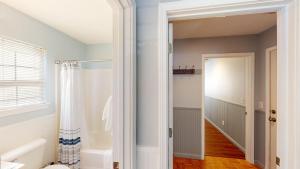 Koupelna v ubytování True Blue Villas Your 3BR Oasis + 25 fotografií