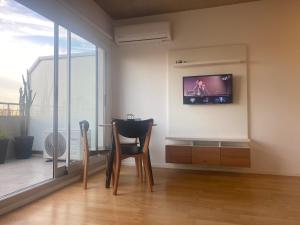 Televisyen dan/atau pusat hiburan di Monoambiente en La Boca.
