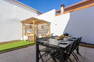 a black table and chairs on a patio at Charming townhouse with air conditioning in Anglet - Welkeys in Anglet