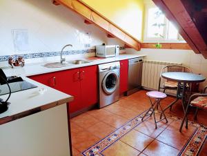 Cuina o zona de cuina de Boleta A 5 minutos de León, casa con jardín