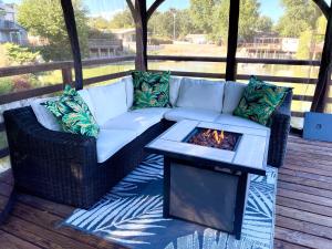 Gallery image of Fishing bungalow on the water w/private dock in Clearlake
