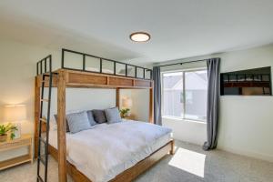 Postel nebo postele na pokoji v ubytování Spacious Utah Home with Hot Tub Less Than 1 Mi to Bear Lake! + 37 fotografií