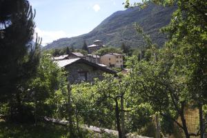 a small village with a mountain in the background at Relais Des Elfes in Châtillon