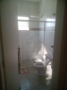 a bathroom with a toilet and a shower at Casa Beija Flor in São Thomé das Letras