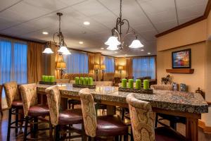 a large dining room with a large table and chairs at Hampton Inn Bowling Green KY in Bowling Green