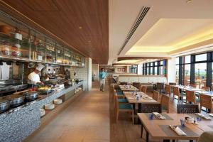 冲绳北谷希尔顿度假酒店餐厅或其他用餐的地方