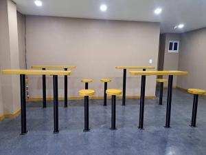 a row of tables and stools in a room at lugar cómodo para descansar²⁰⁷ in Fortín de las Flores