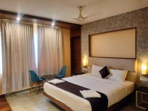 Postel nebo postele na pokoji v ubytování Wyt Hotels - Rameswaram