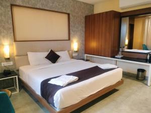 Postel nebo postele na pokoji v ubytování Wyt Hotels - Rameswaram