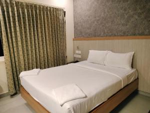 Postel nebo postele na pokoji v ubytování Wyt Hotels - Rameswaram