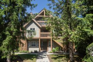 Giardino di Gorgeous Chalet with Fairway Views by Harmony Whistler
