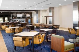 A restaurant or other place to eat at Courtyard by Marriott Lubbock Downtown/University Area