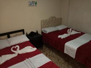 a room with two beds with swans made out of towels at Hotel Casa Real 2 in Popayan