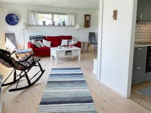 Posezení v ubytování Holiday home SKÄRHAMN + 25 fotografií