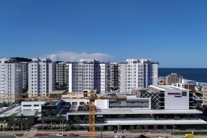 a view of a city with tall buildings at PRAIA BRAVA 3 QUARTOS, CONDOMÍNIO COMPLETO in Itajaí