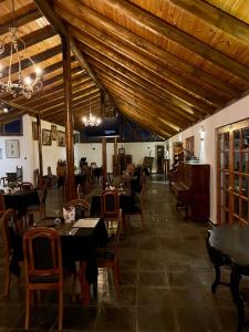a restaurant with tables and chairs in a room at Entre Rieles Cabañas y Restaurante in Calama