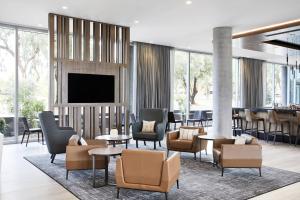 TV a/nebo společenská místnost v ubytování AC Hotel Phoenix Biltmore