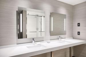 Bagno di AC Hotel Phoenix Biltmore