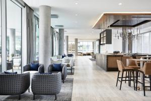 Posezení v ubytování AC Hotel Phoenix Biltmore