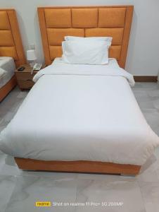 Un pat sau paturi într-o cameră la Hotel Sand View