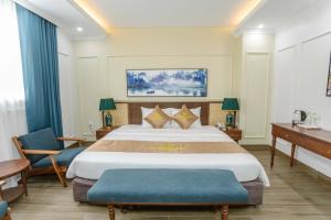 Giường trong phòng chung tại HÀ NỘI - HẠ LONG Hotel